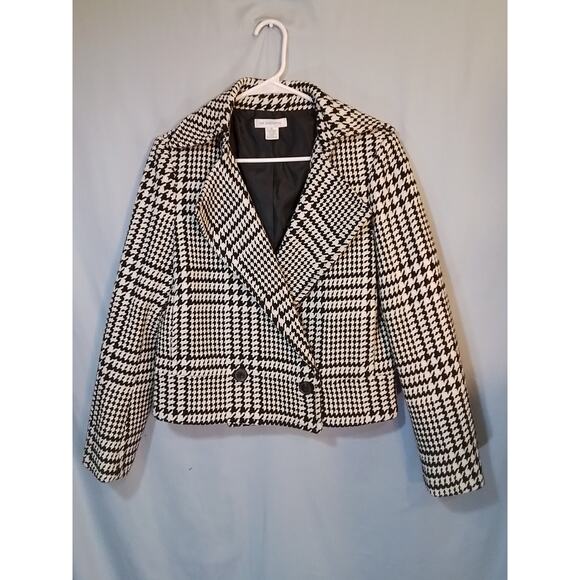 Liz Clayborn - Picture 2 of 5